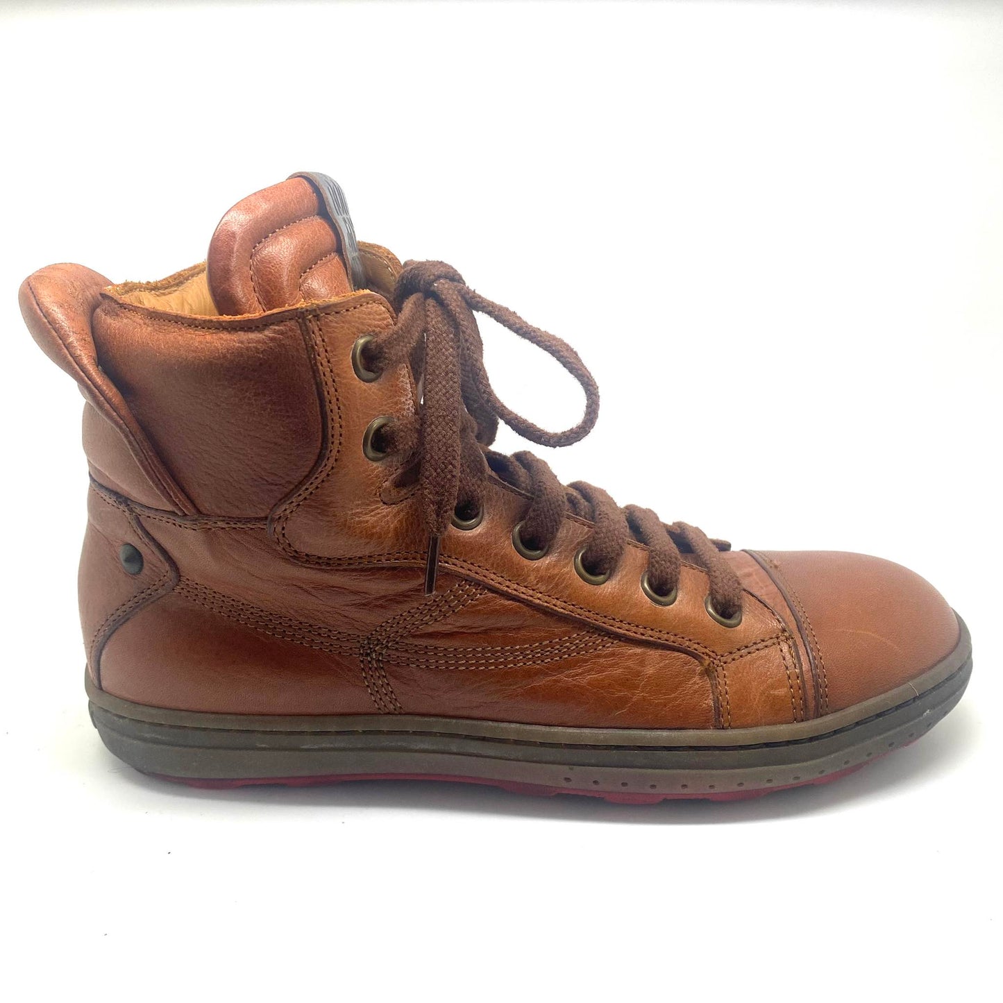 Rondinella hoge sneaker cognac kleur.