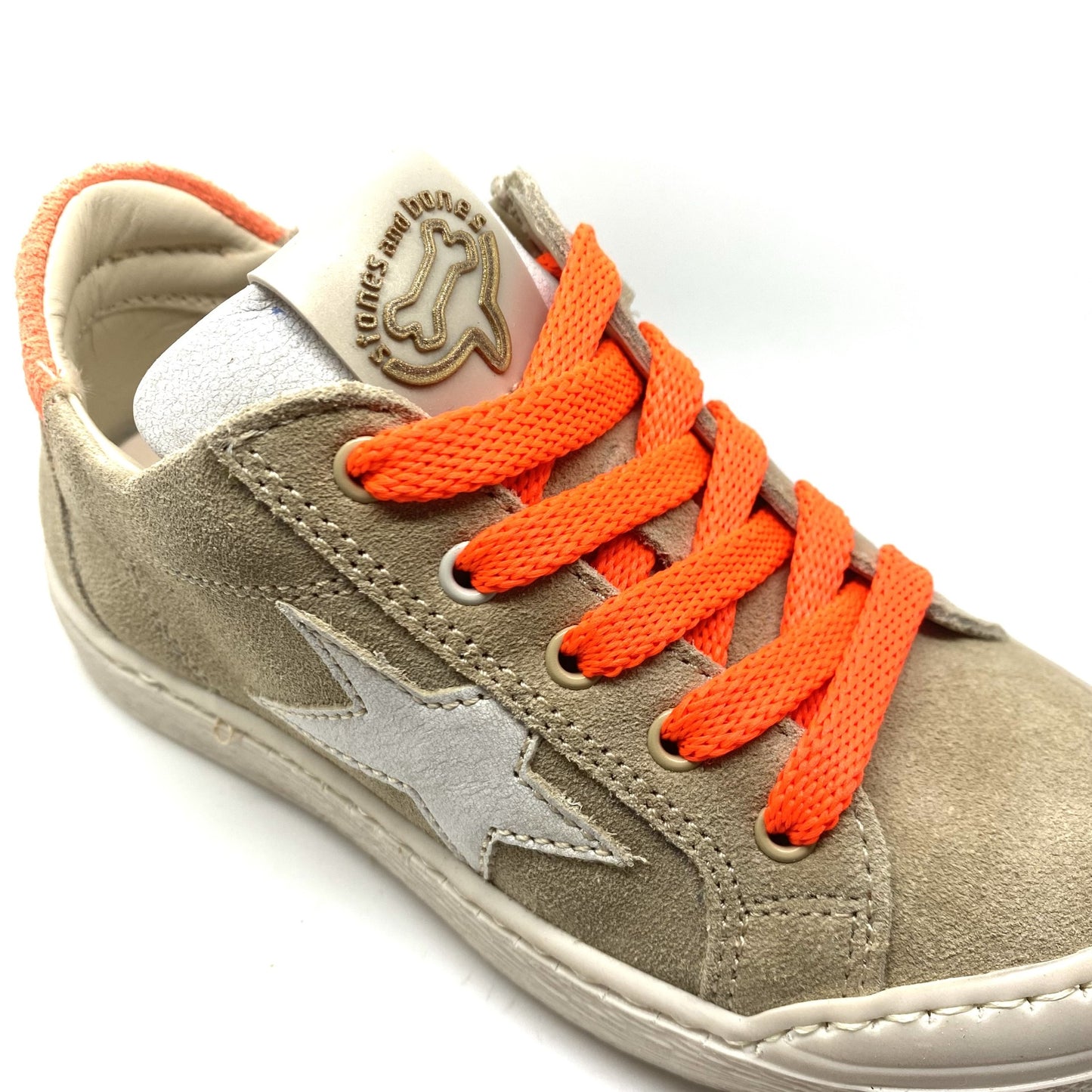 Stones and Bones GREEN lage sneaker beige met oranje veters
