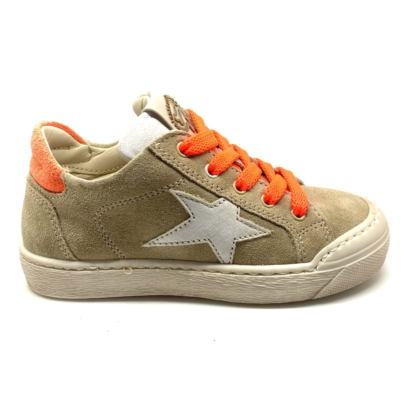 Stones and Bones GREEN lage sneaker beige met oranje veters