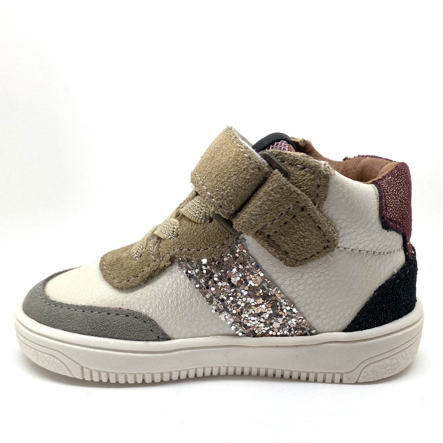 Bunnies flexibel sneakertje met velcro en rekveters