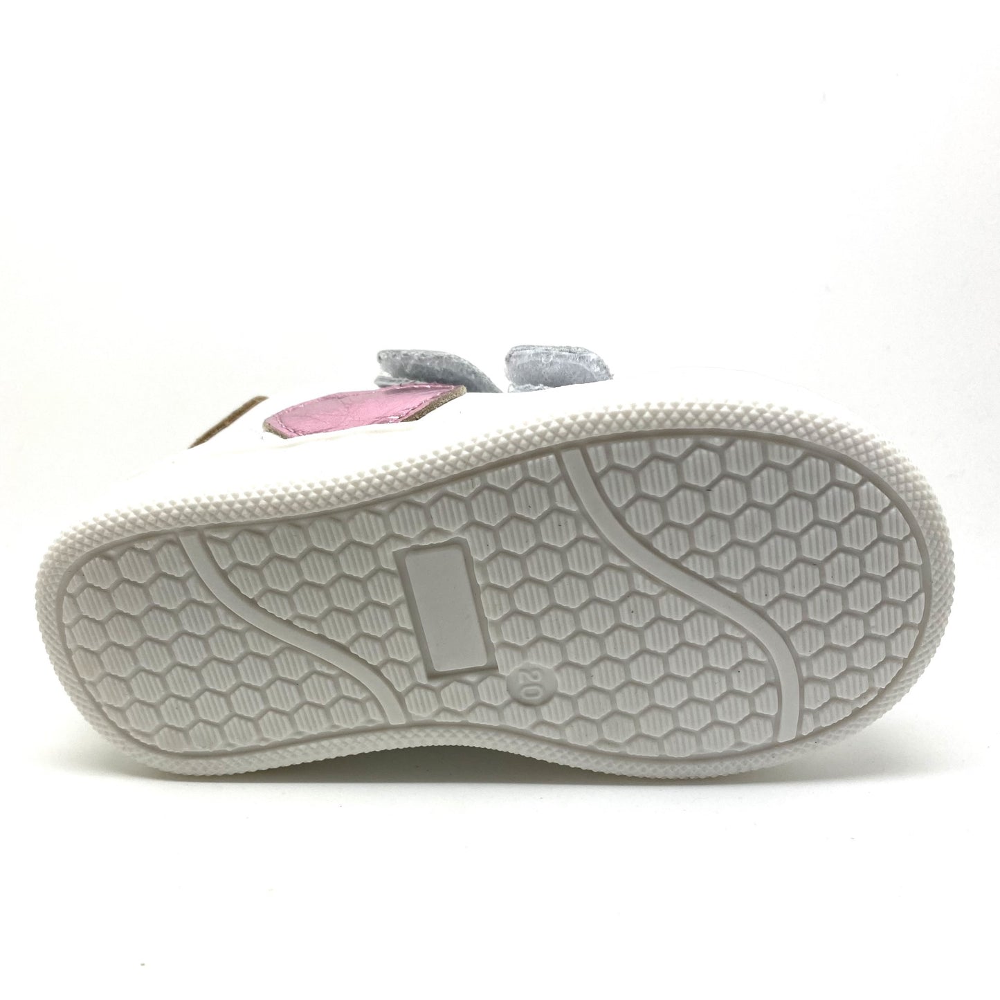 Clic witte sneaker met verstevigde tip.