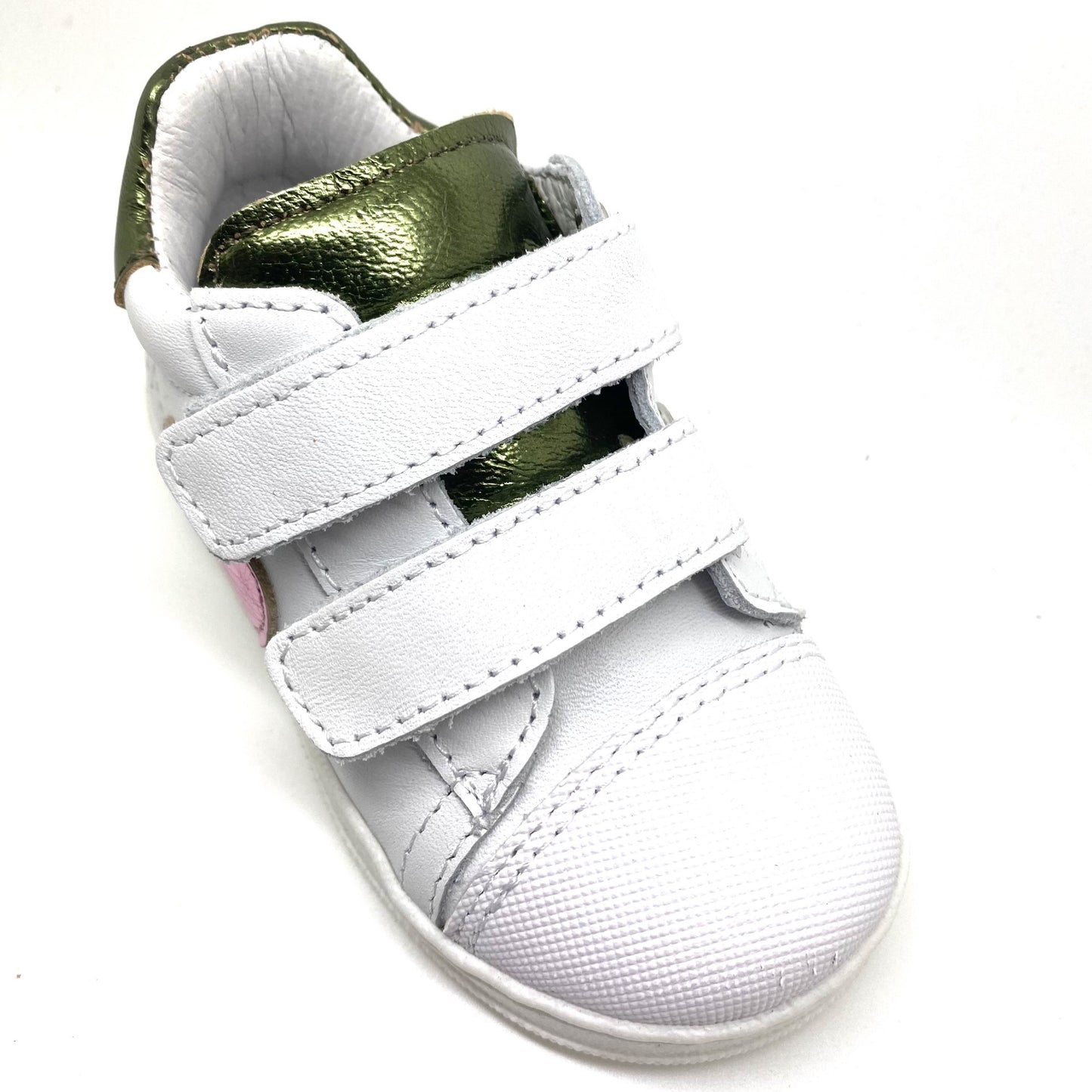 Clic witte sneaker met verstevigde tip.