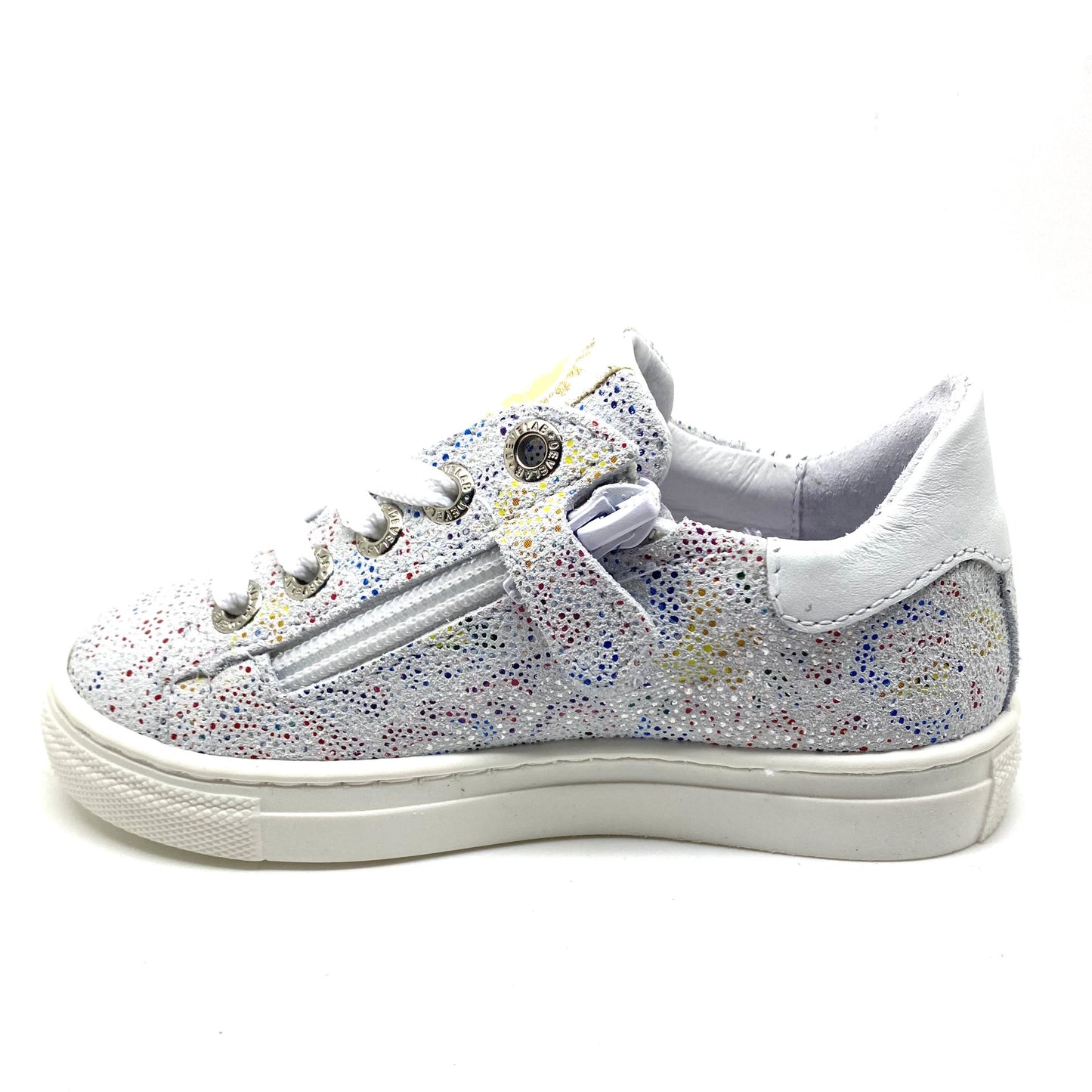 Develab lage sneaker met stipjes.