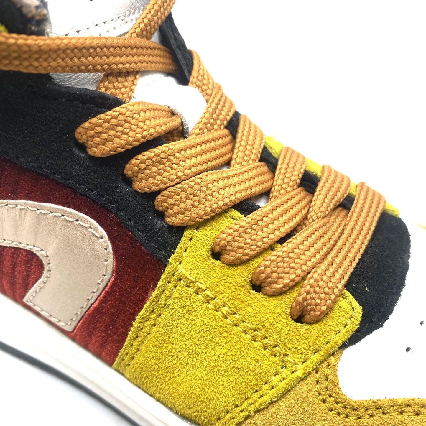 Hip hoge sneaker bordeaux oker en zwart