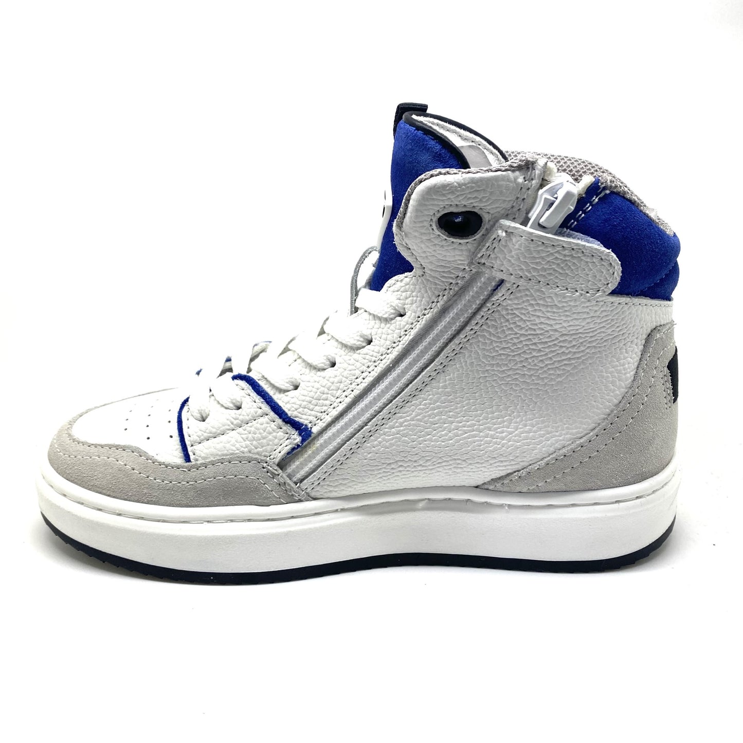 Hip hoge witte sneaker met blauwe accenten.