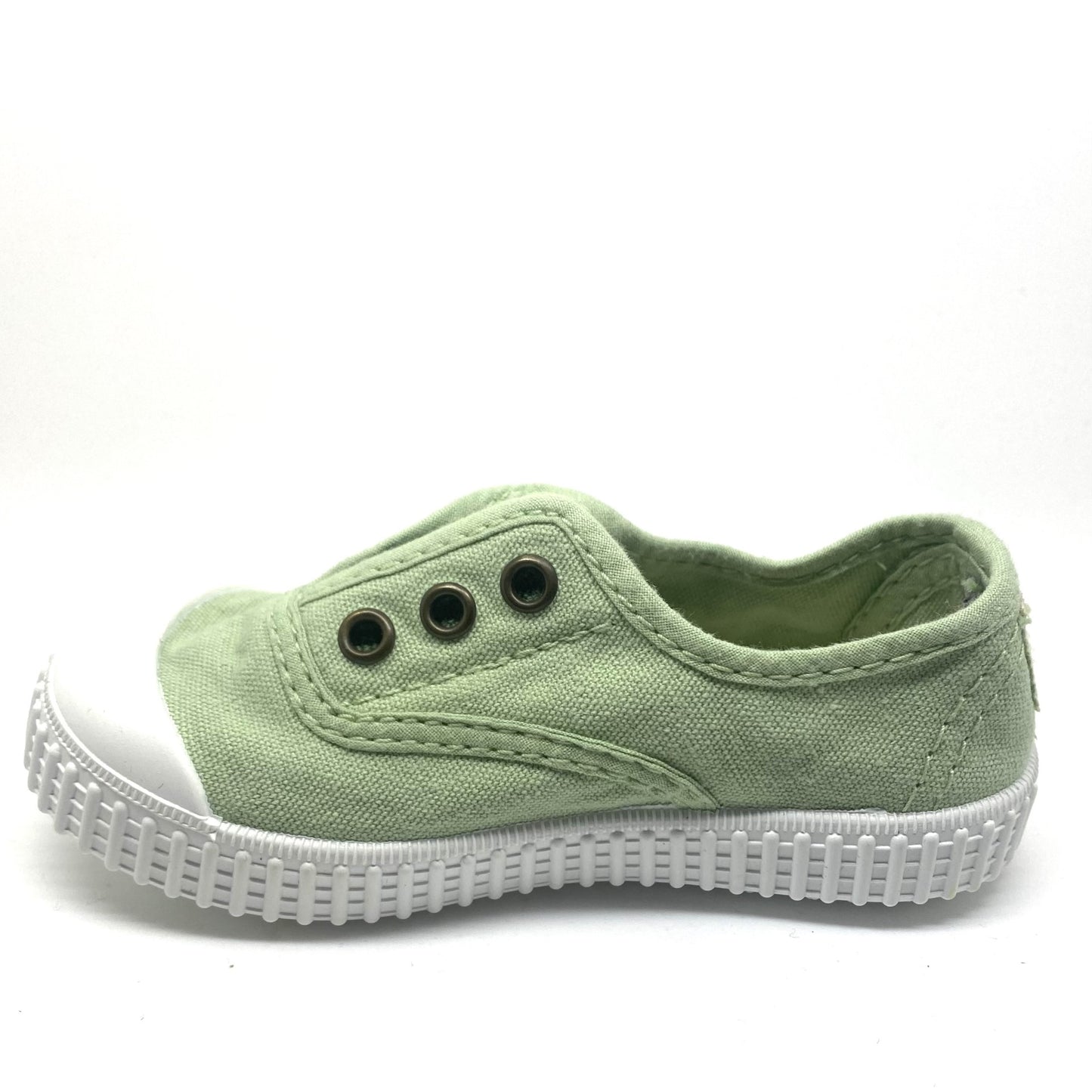 Victoria ravotschoen met rek op wreef wasabi kleur.