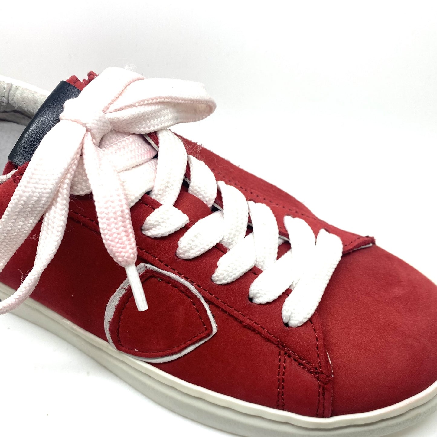 Hip lage sneaker rood met witte zool