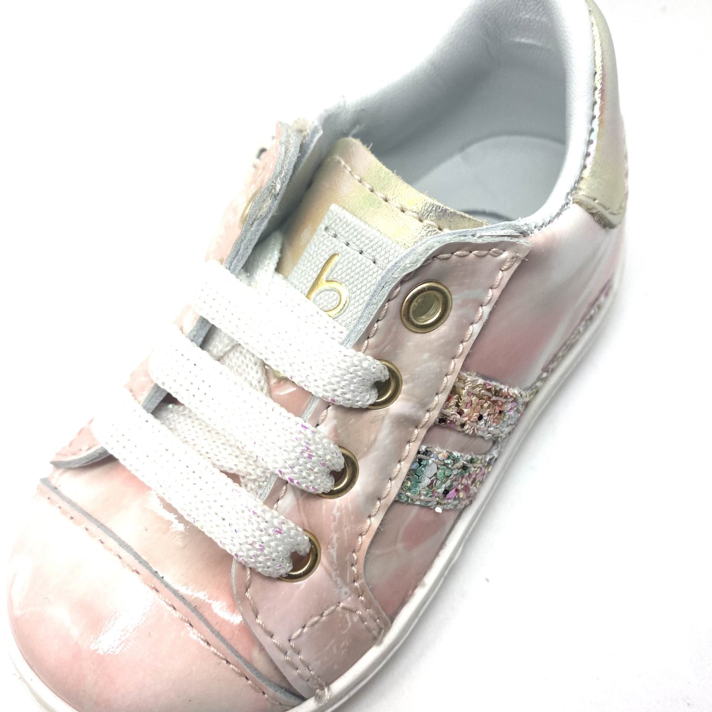 Beberlis roos sneakertje met glitter.