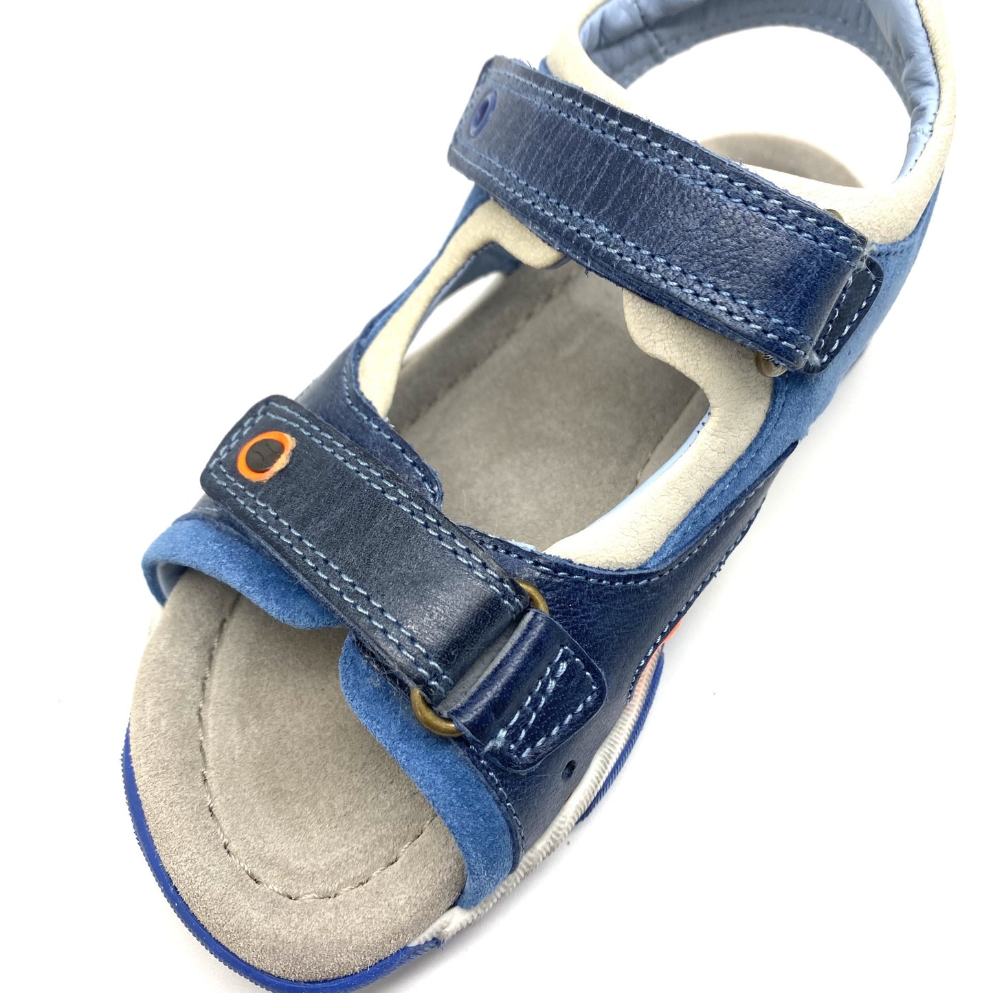 Stones and Bones sandaal KALTO blauw met oranje accenten.