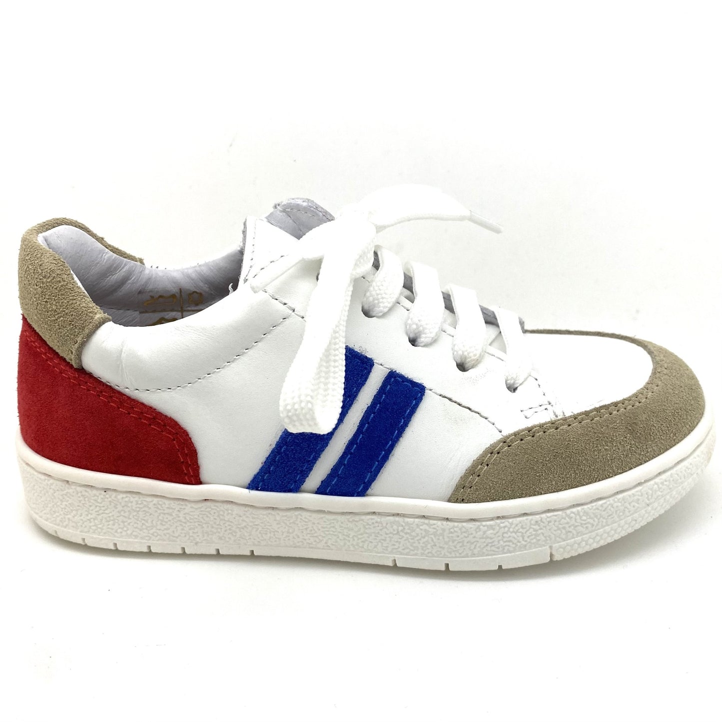 Lunella lage sneaker wit met rood en blauwe accenten.