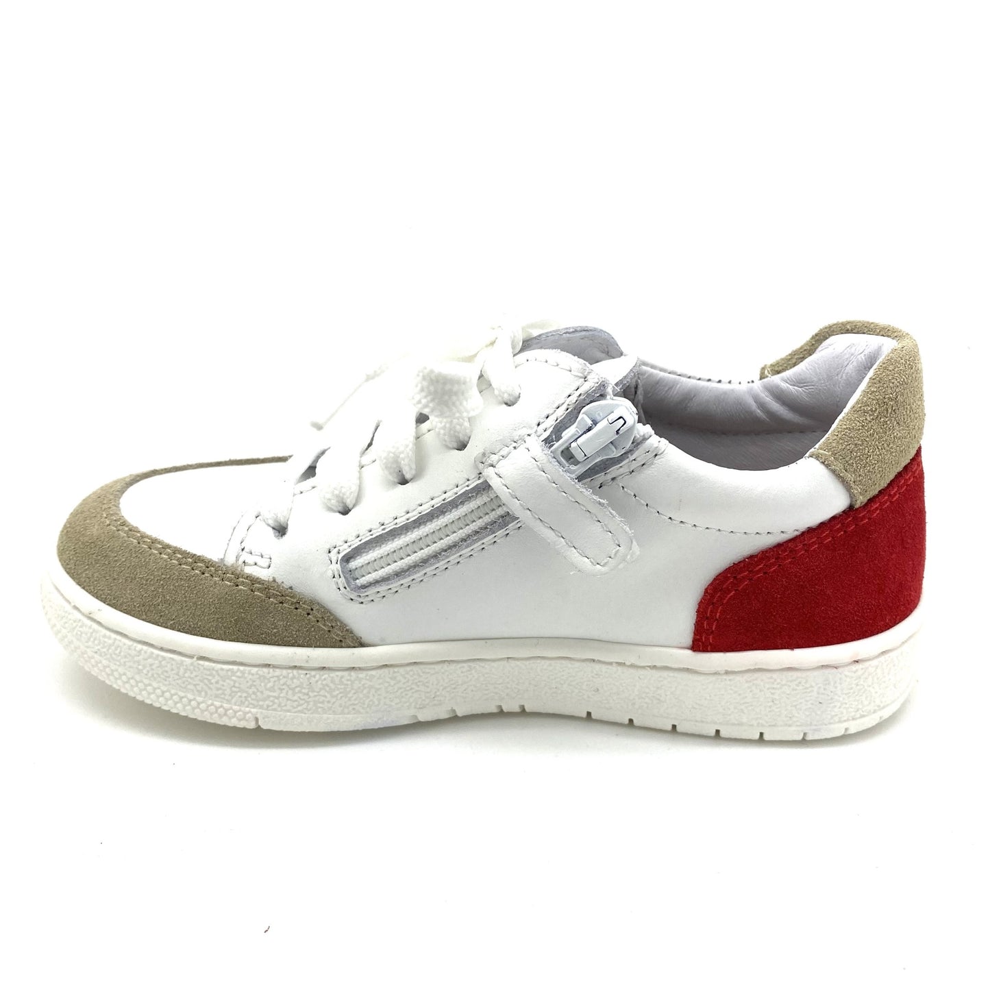Lunella lage sneaker wit met rood en blauwe accenten.