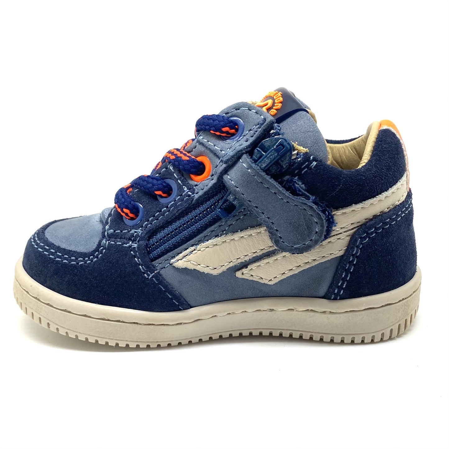Stones and Bones eerste stappertje in blauwe kleur met oranje accenten