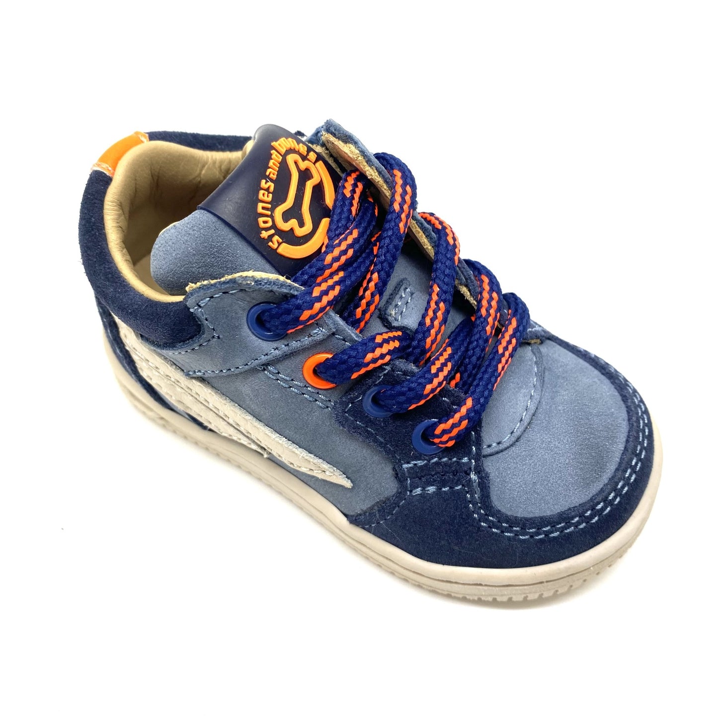 Stones and Bones eerste stappertje in blauwe kleur met oranje accenten