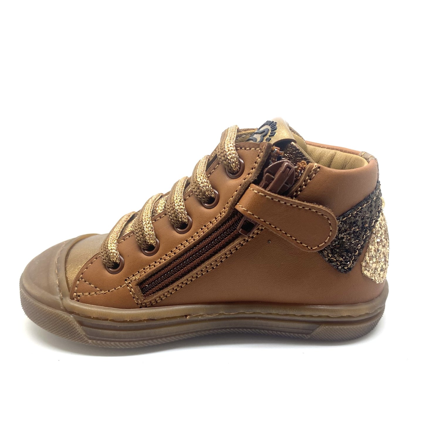 Stones and Bones sneakertje cognac met strikje achteraan
