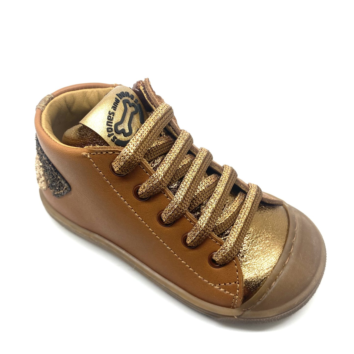 Stones and Bones sneakertje cognac met strikje achteraan
