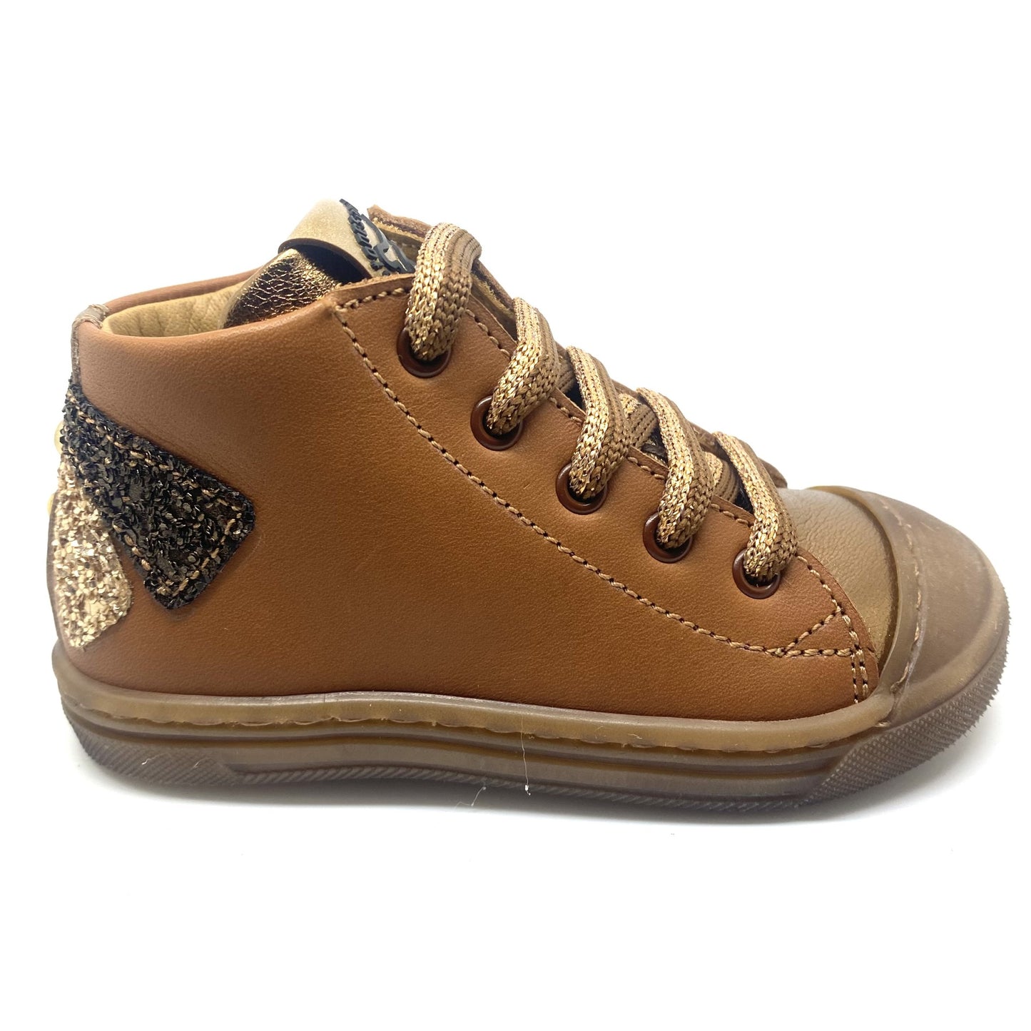 Stones and Bones sneakertje cognac met strikje achteraan