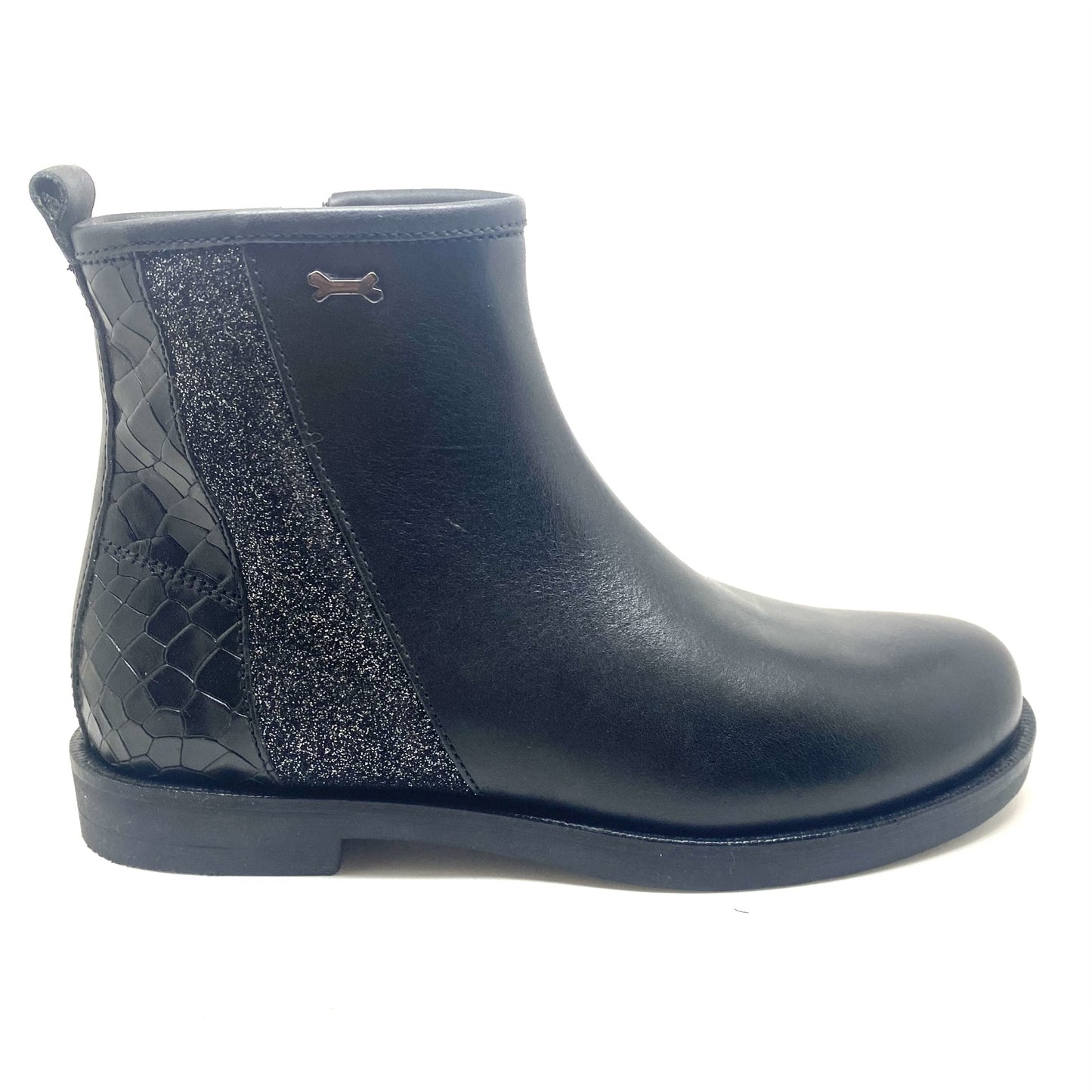 Stones and Bones zwart kort laarsje met glitter achteraan