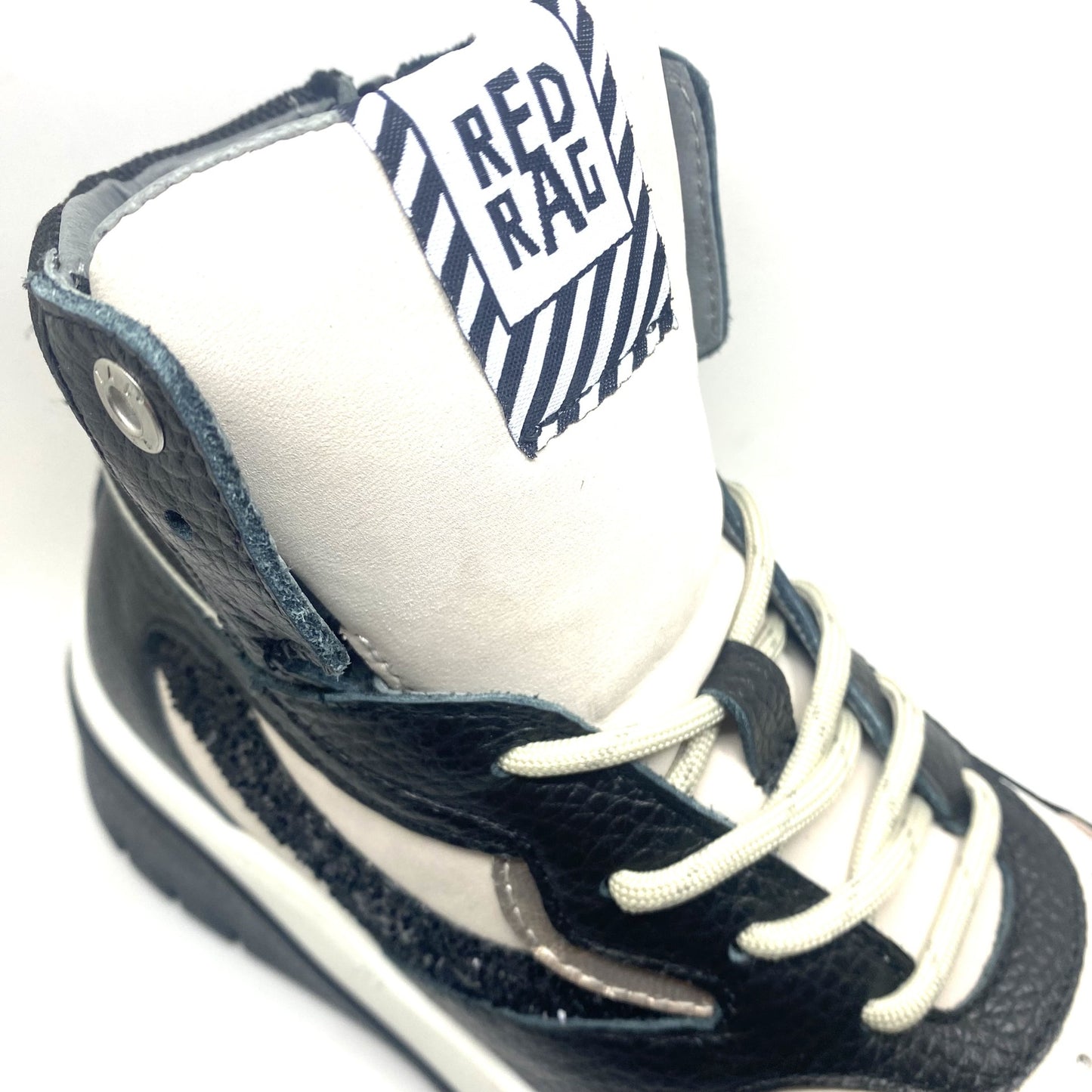 Red Rag zwart met witte sneaker