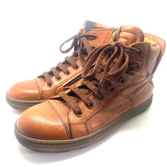 Rondinella hoge sneaker cognac kleur.