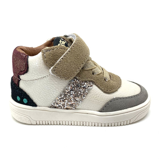 Bunnies flexibel sneakertje met velcro en rekveters