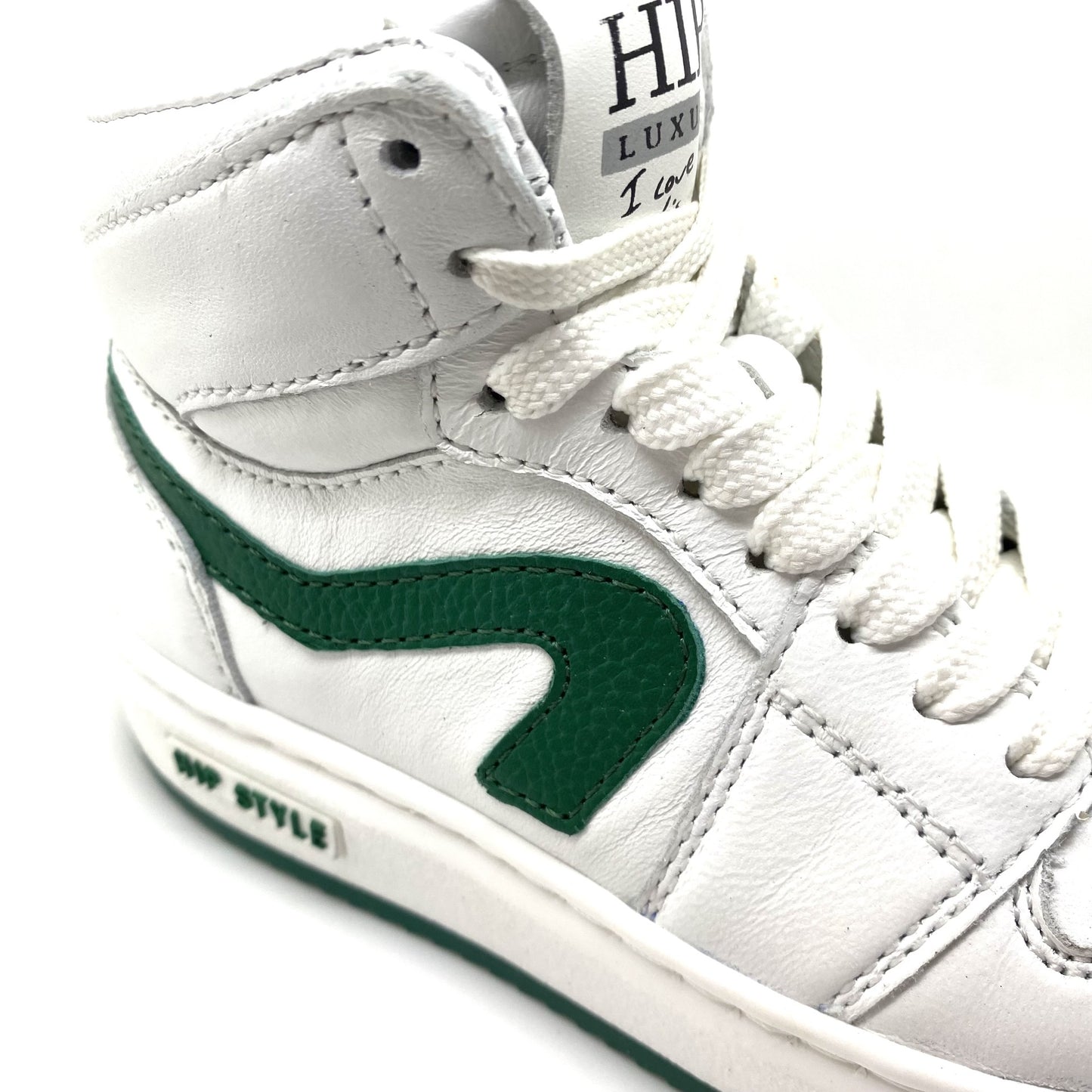 Hip witte hoge sneaker met groene streep