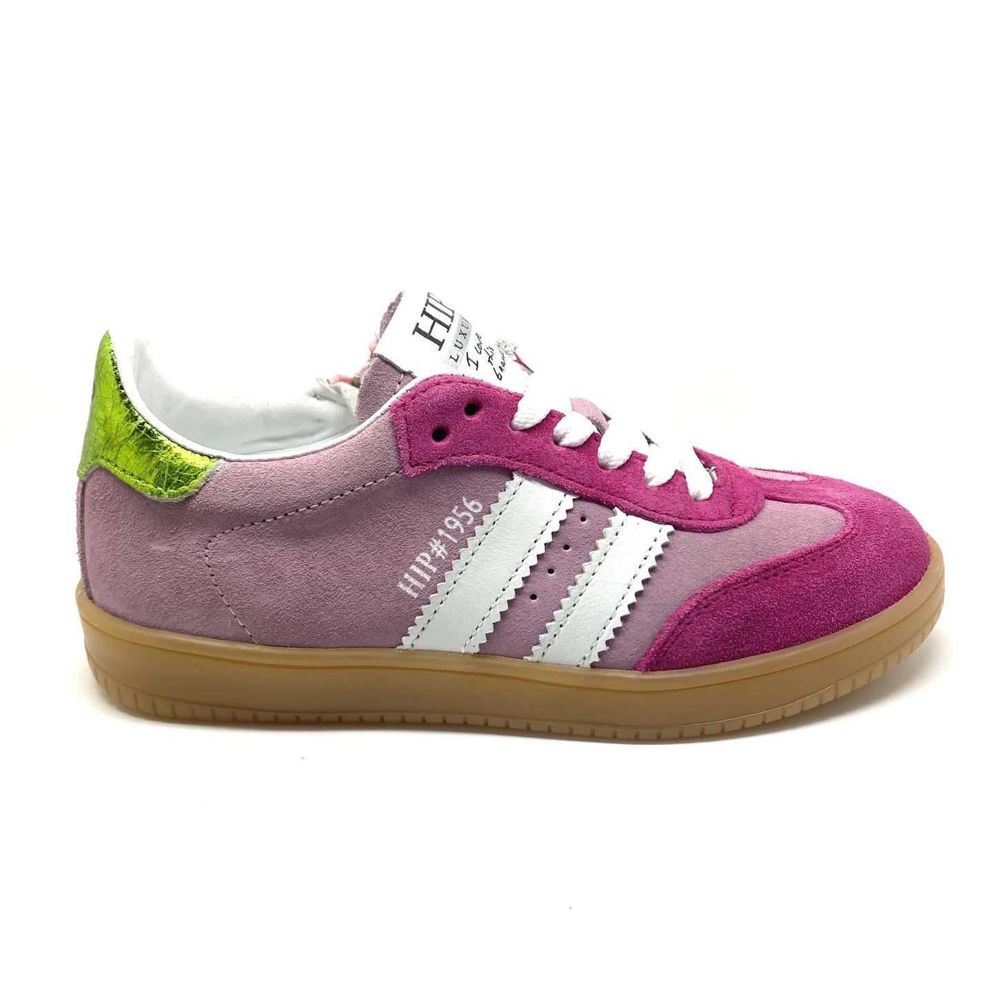 Hip lage roze sneaker.